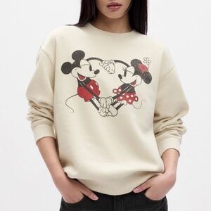 BNWT Gap Women’s Ivory Minnie & Mickey Heart Shape Relaxed Sweatshirt